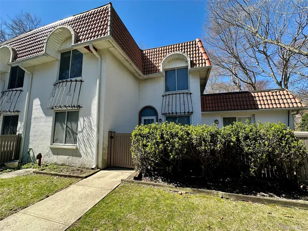 $399,900 | 280 Brettonwoods Drive, Coram, NY 11727