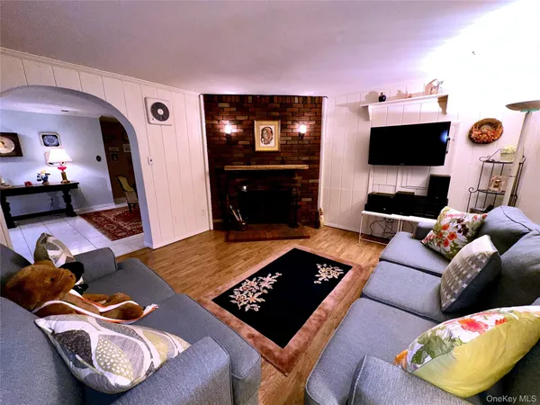 $399,900 | 280 Brettonwoods Drive, Coram, NY 11727