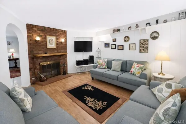 $399,900 | 280 Brettonwoods Drive, Coram, NY 11727