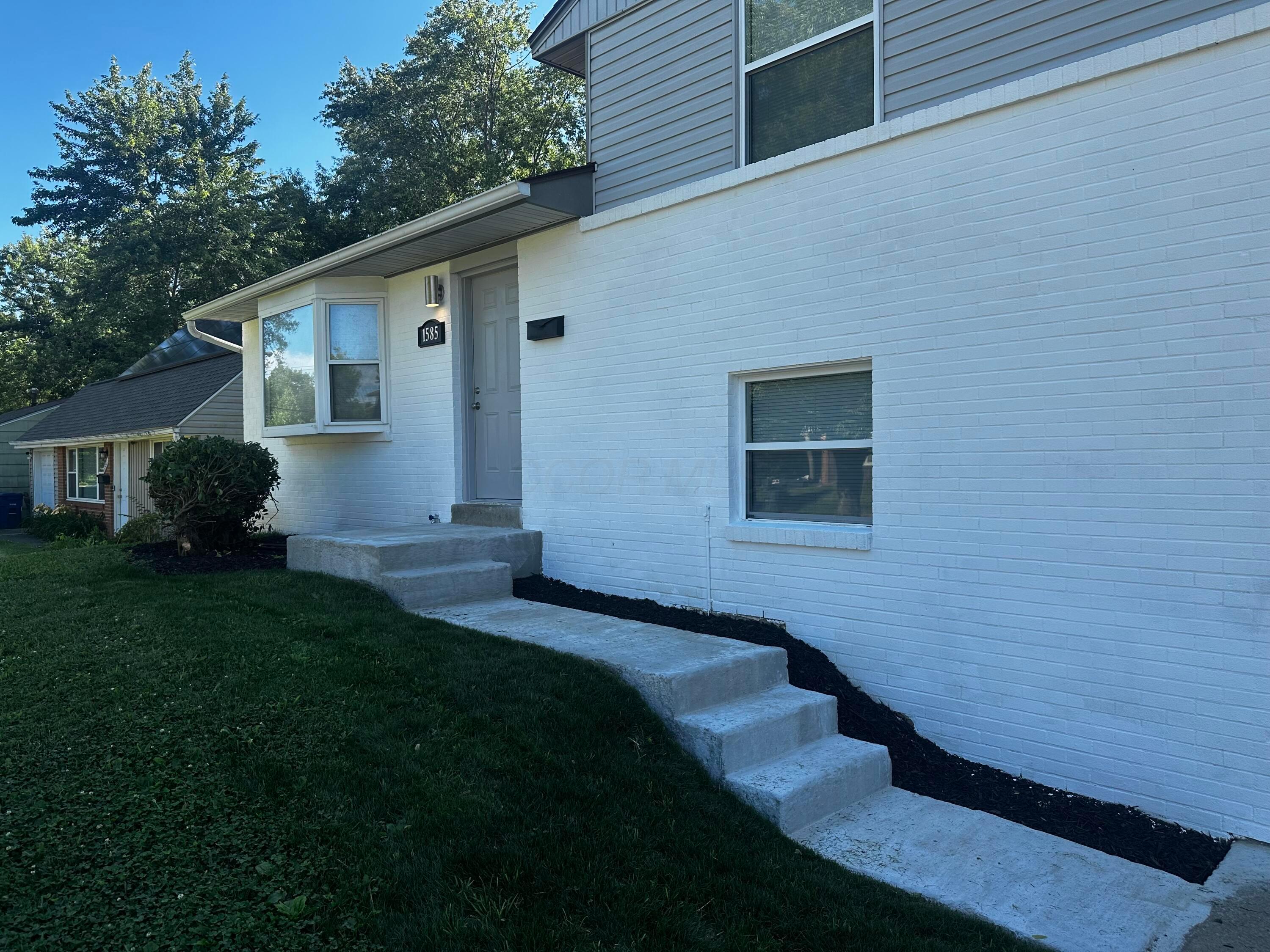 1585 Shady Lane Road Columbus, OH 43227 - Photo 2 of 12