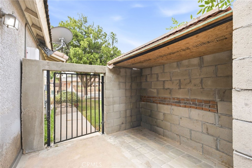 8461 Colorado Riverside, CA 92504 - Photo 23 of 26 Side Entrance