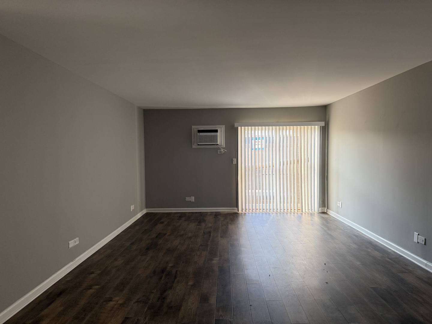 314 Lathrop Avenue, Unit 502 Forest Park, IL 60130 - Photo 4 of 9 a view of an empty room with wooden floor and a window