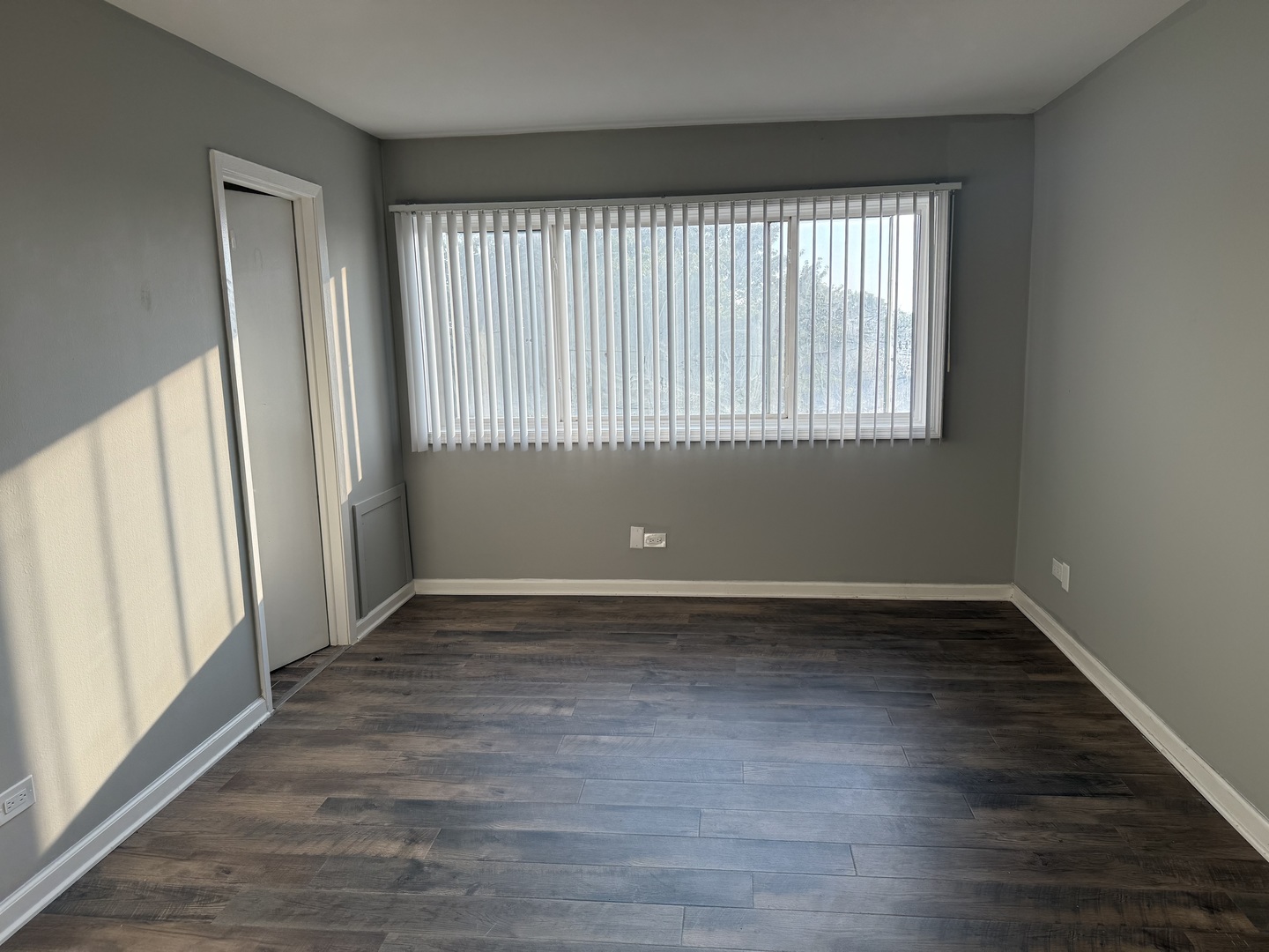 314 Lathrop Avenue, Unit 502 Forest Park, IL 60130 - Photo 8 of 9 an empty room with wooden floor and windows