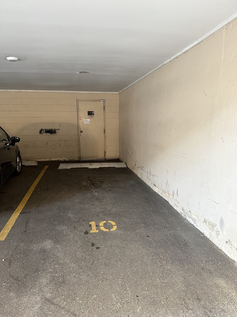 314 Lathrop Avenue, Unit 502 Forest Park, IL 60130 - Photo 9 of 9 an empty room with a empty space