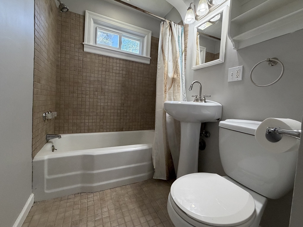37 Elmdale Street West Springfield, MA 01089 - Photo 11 of 20