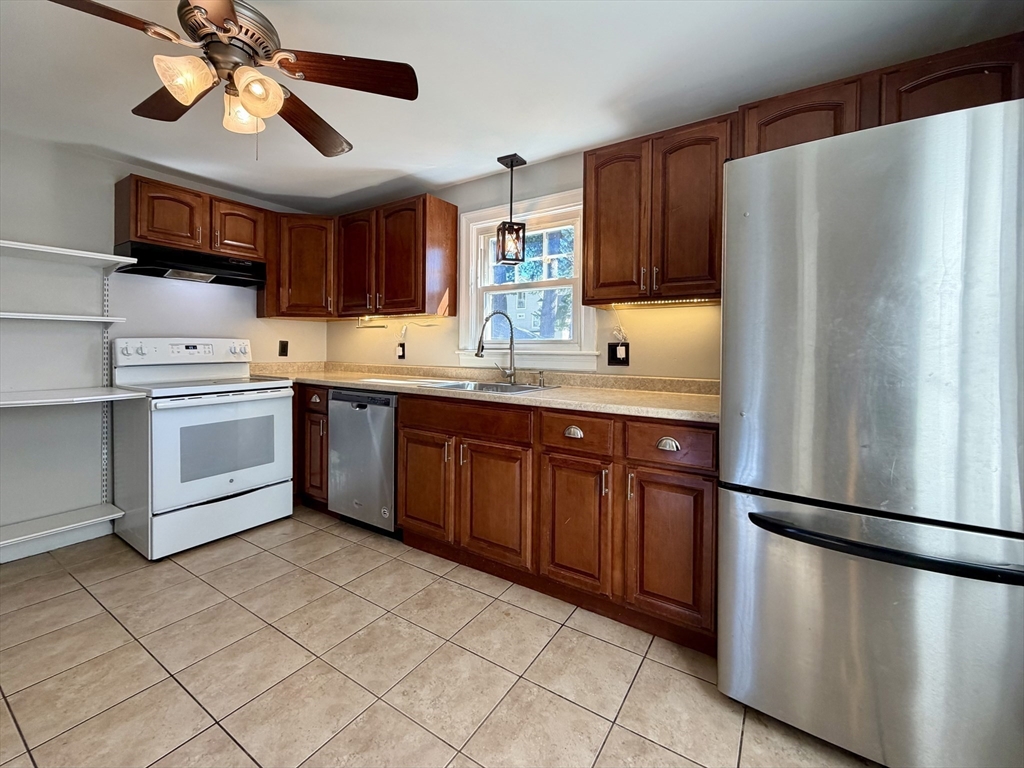 37 Elmdale Street West Springfield, MA 01089 - Photo 2 of 20