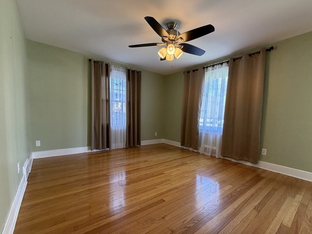 37 Elmdale Street West Springfield, MA 01089 - Photo 5 of 20