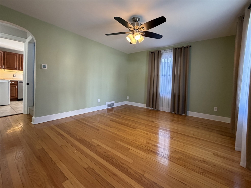 37 Elmdale Street West Springfield, MA 01089 - Photo 6 of 20
