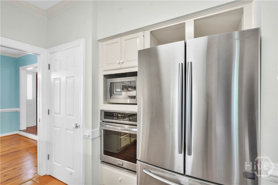 8 Chestley Place Savannah, GA 31406 - Photo 21 of 64 Kitchen has stainless appliances