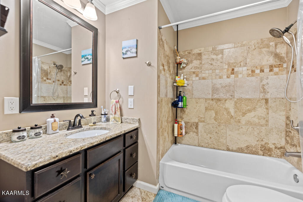 155 Kentucky Avenue Oak Ridge, TN 37830 - Photo 20 of 36 Upstairs Bathroom