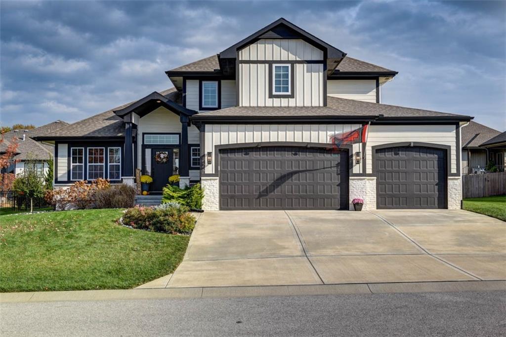 521 Northeast Hidden View Lane Lee's Summit, MO 64086 - Photo 1 of 64