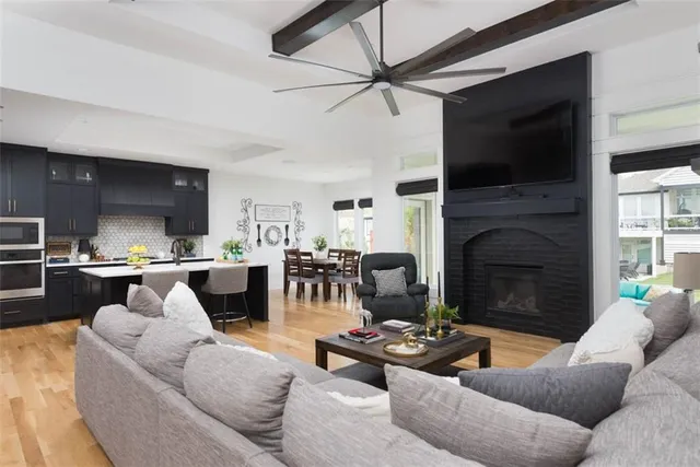 $600,000 | 521 Northeast Hidden View Lane, Lee's Summit, MO 64086