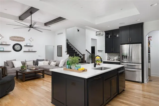 $600,000 | 521 Northeast Hidden View Lane, Lee's Summit, MO 64086