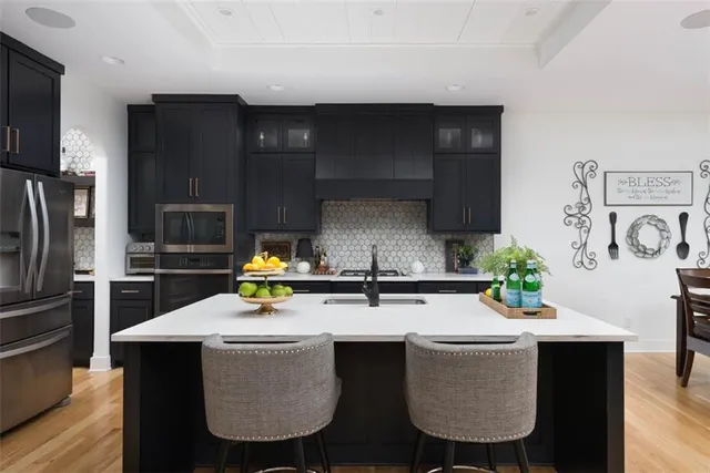 $600,000 | 521 Northeast Hidden View Lane, Lee's Summit, MO 64086