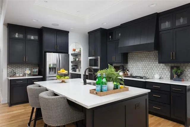 $600,000 | 521 Northeast Hidden View Lane, Lee's Summit, MO 64086