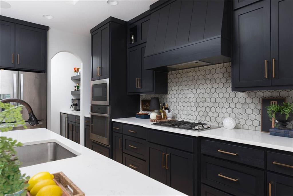 521 Northeast Hidden View Lane Lee's Summit, MO 64086 - Photo 17 of 64