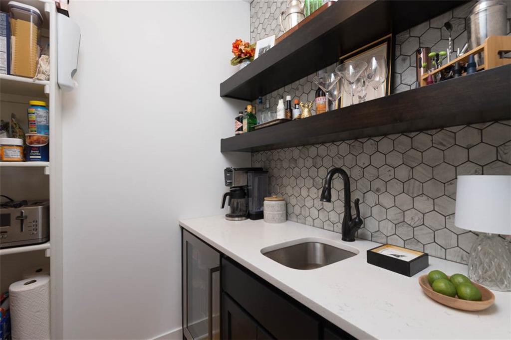 521 Northeast Hidden View Lane Lee's Summit, MO 64086 - Photo 19 of 64