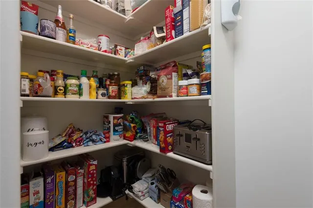 $600,000 | 521 Northeast Hidden View Lane, Lee's Summit, MO 64086