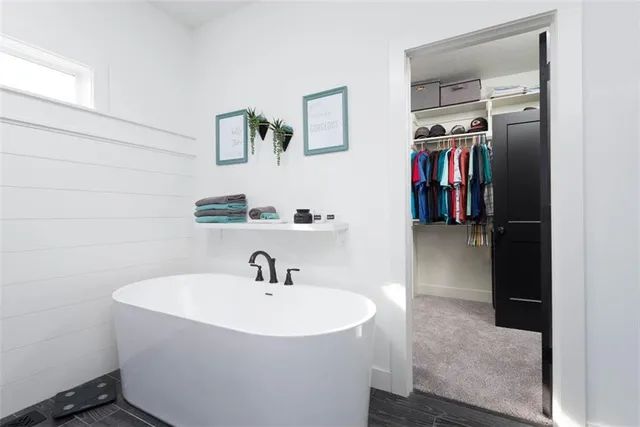 $600,000 | 521 Northeast Hidden View Lane, Lee's Summit, MO 64086