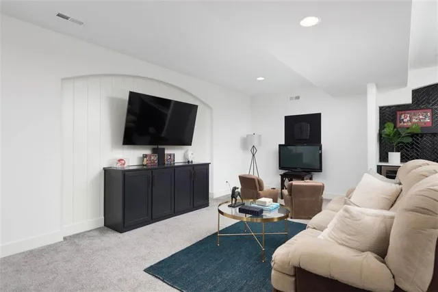 $600,000 | 521 Northeast Hidden View Lane, Lee's Summit, MO 64086