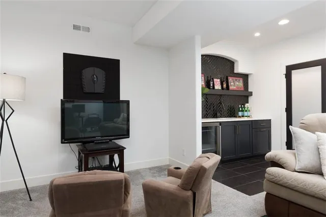 $600,000 | 521 Northeast Hidden View Lane, Lee's Summit, MO 64086