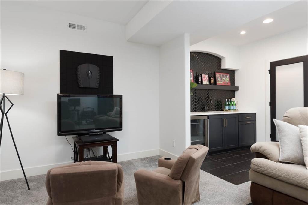 521 Northeast Hidden View Lane Lee's Summit, MO 64086 - Photo 44 of 64