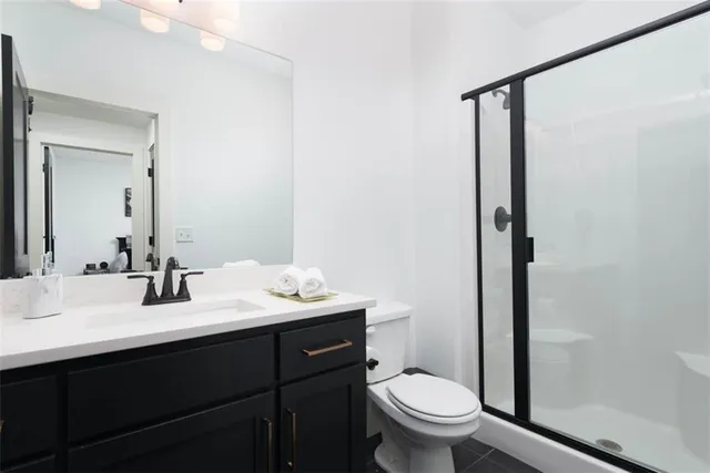 $600,000 | 521 Northeast Hidden View Lane, Lee's Summit, MO 64086