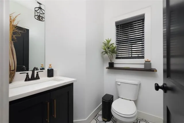 $600,000 | 521 Northeast Hidden View Lane, Lee's Summit, MO 64086