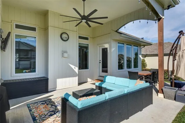 $600,000 | 521 Northeast Hidden View Lane, Lee's Summit, MO 64086