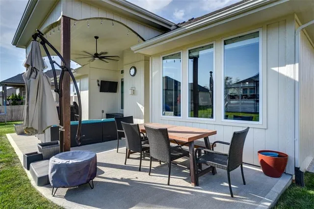 $600,000 | 521 Northeast Hidden View Lane, Lee's Summit, MO 64086