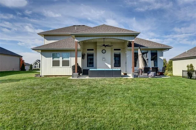 $600,000 | 521 Northeast Hidden View Lane, Lee's Summit, MO 64086