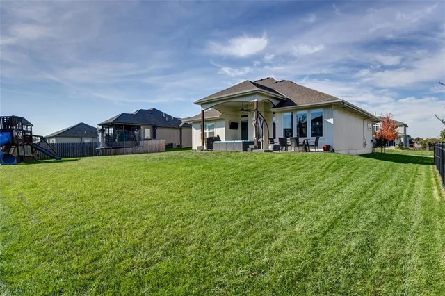 $600,000 | 521 Northeast Hidden View Lane, Lee's Summit, MO 64086