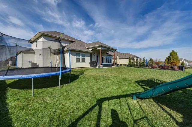 $600,000 | 521 Northeast Hidden View Lane, Lee's Summit, MO 64086