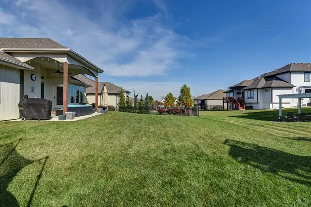 $600,000 | 521 Northeast Hidden View Lane, Lee's Summit, MO 64086