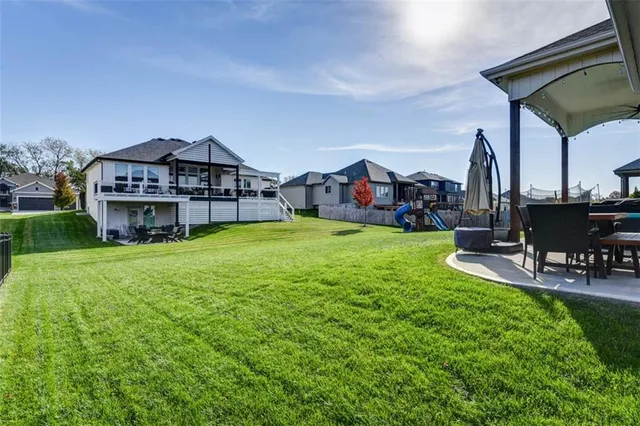 $600,000 | 521 Northeast Hidden View Lane, Lee's Summit, MO 64086