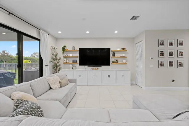 $520,500 | 16264 Sandy Shore Drive, Westlake, FL 33470