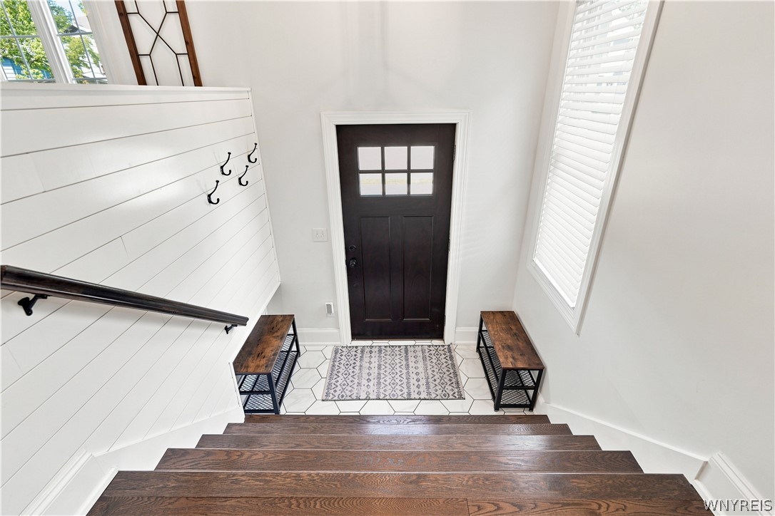 39 Delwood Road Tonawanda, NY 14217 - Photo 5 of 50 Foyer Staircase