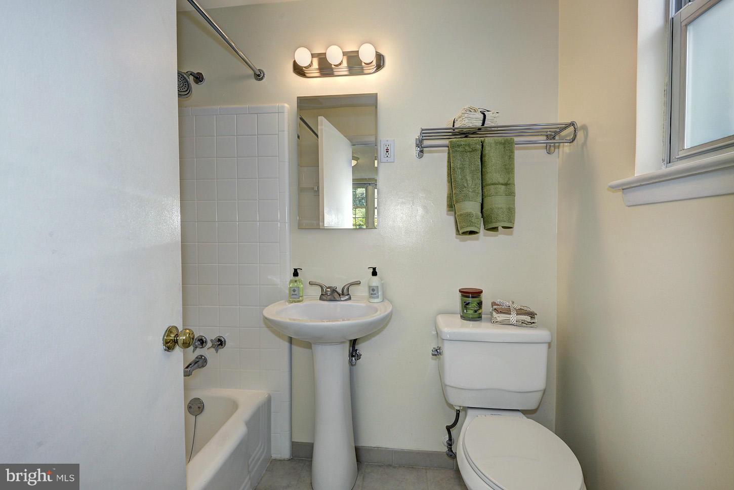 7915 Foote Lane Springfield, VA 22151 - Photo 11 of 27 Bath