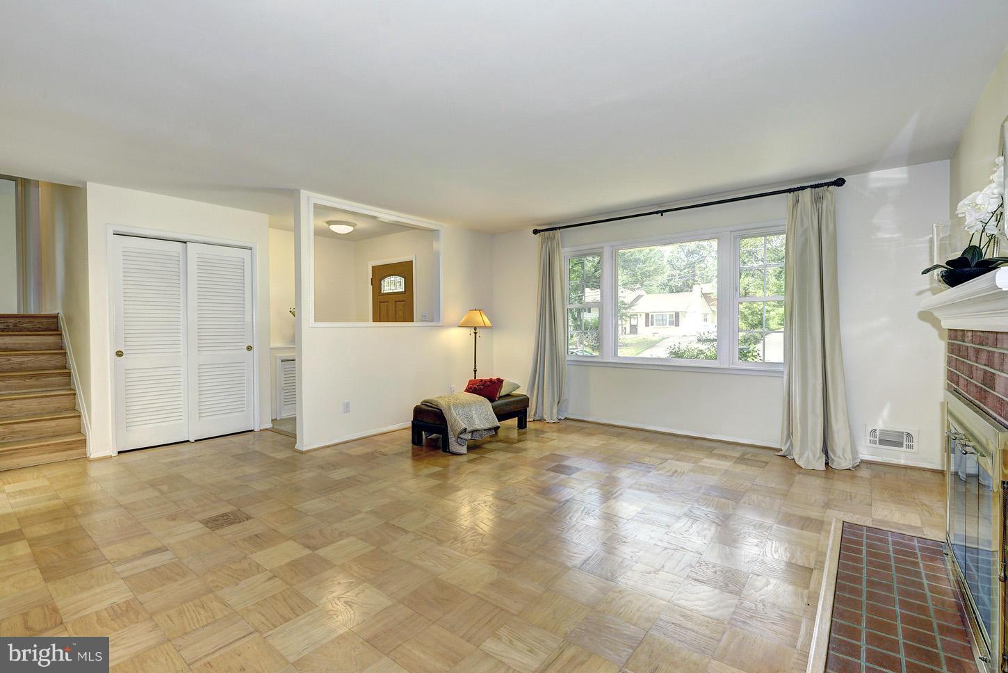 7915 Foote Lane Springfield, VA 22151 - Photo 3 of 27 Living Room
