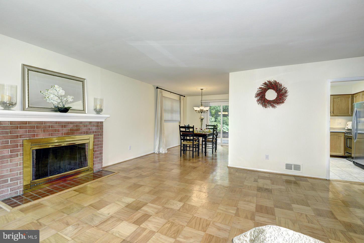 7915 Foote Lane Springfield, VA 22151 - Photo 4 of 27 Living Room