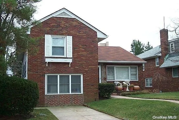 $1,950 | 608 East Penn Street, Unit WALKIN, Long Beach, NY 11561