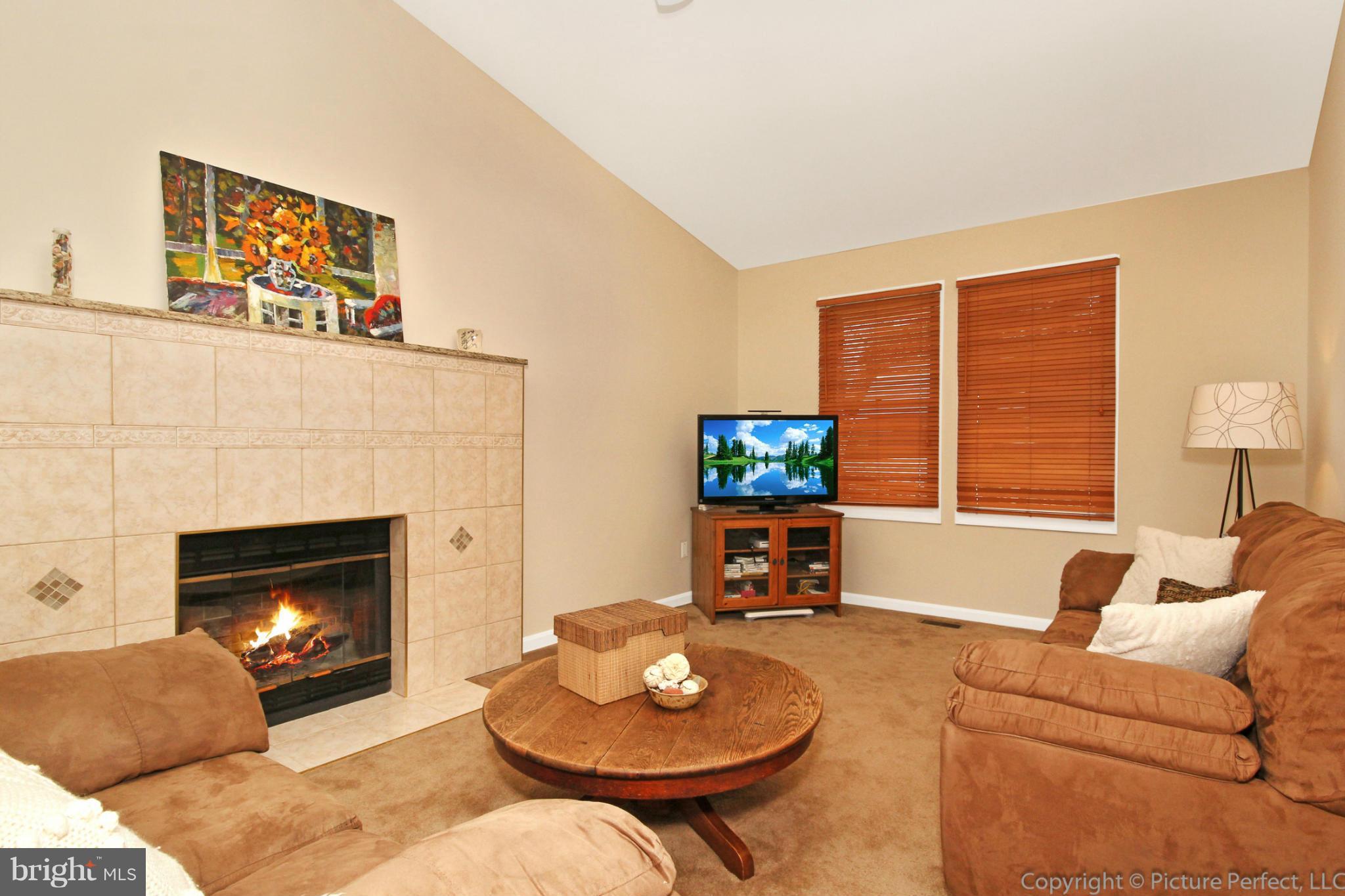 6922 Fox Chase Road New Market, MD 21774 - Photo 3 of 28 Family Room