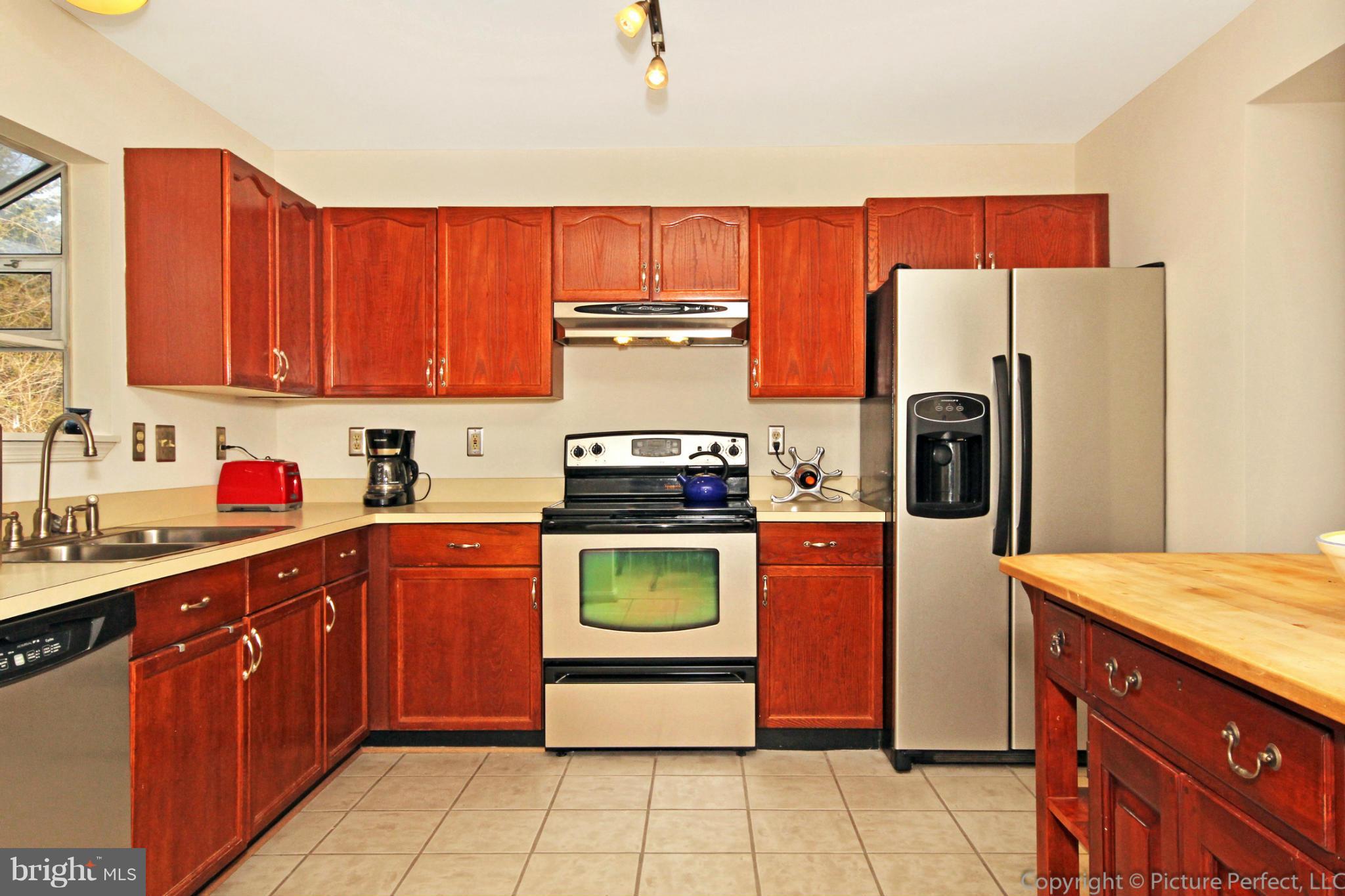 6922 Fox Chase Road New Market, MD 21774 - Photo 8 of 28 Kitchen
