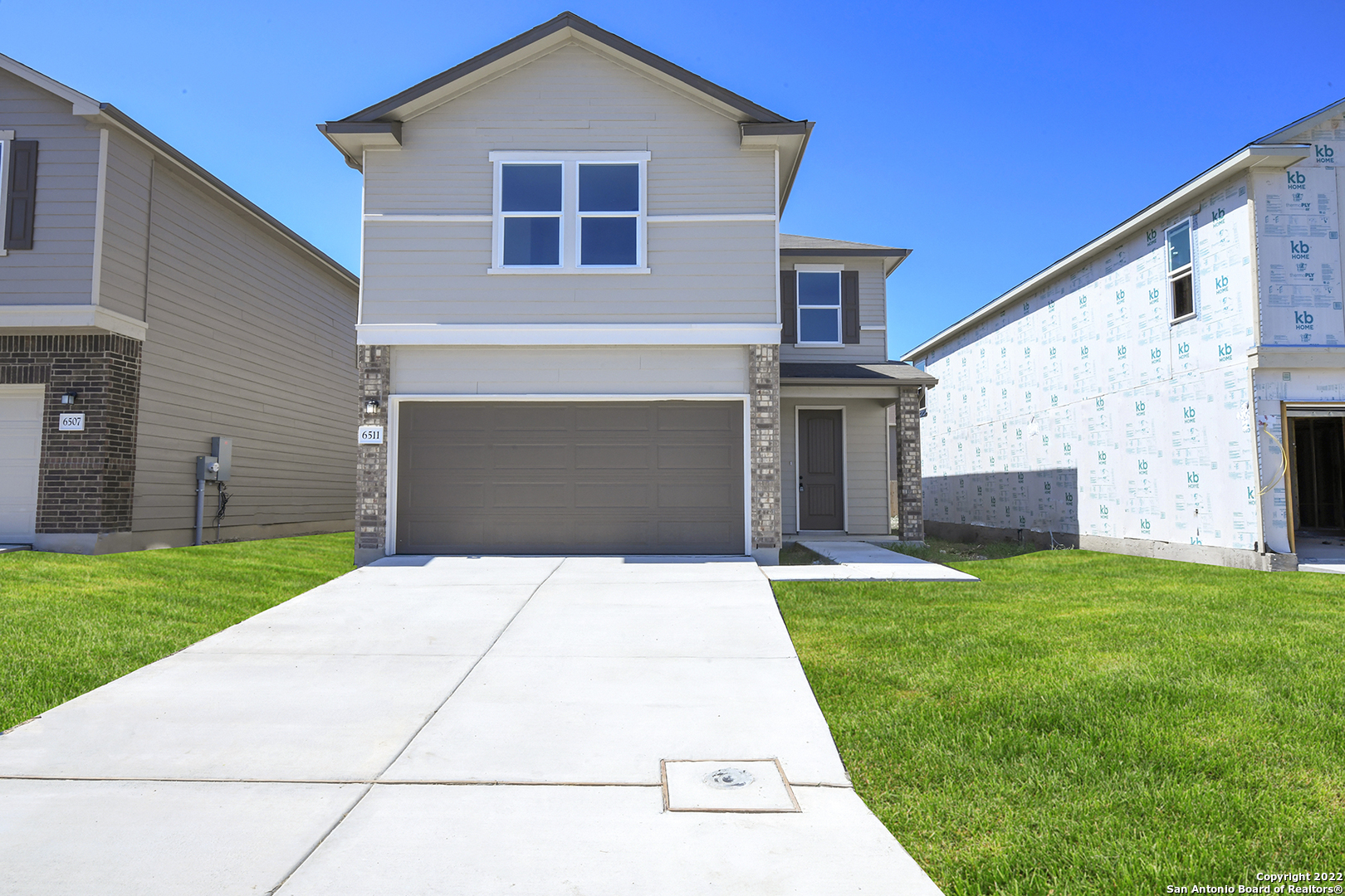 a front view of house with yard