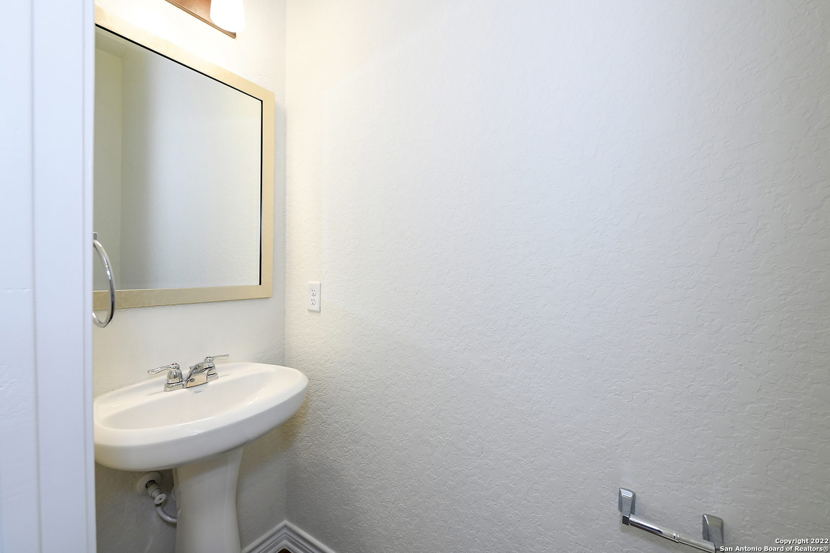 6511 Runaway Row Converse, TX 78109 - Photo 17 of 42 a bathroom with a sink a mirror and a toilet