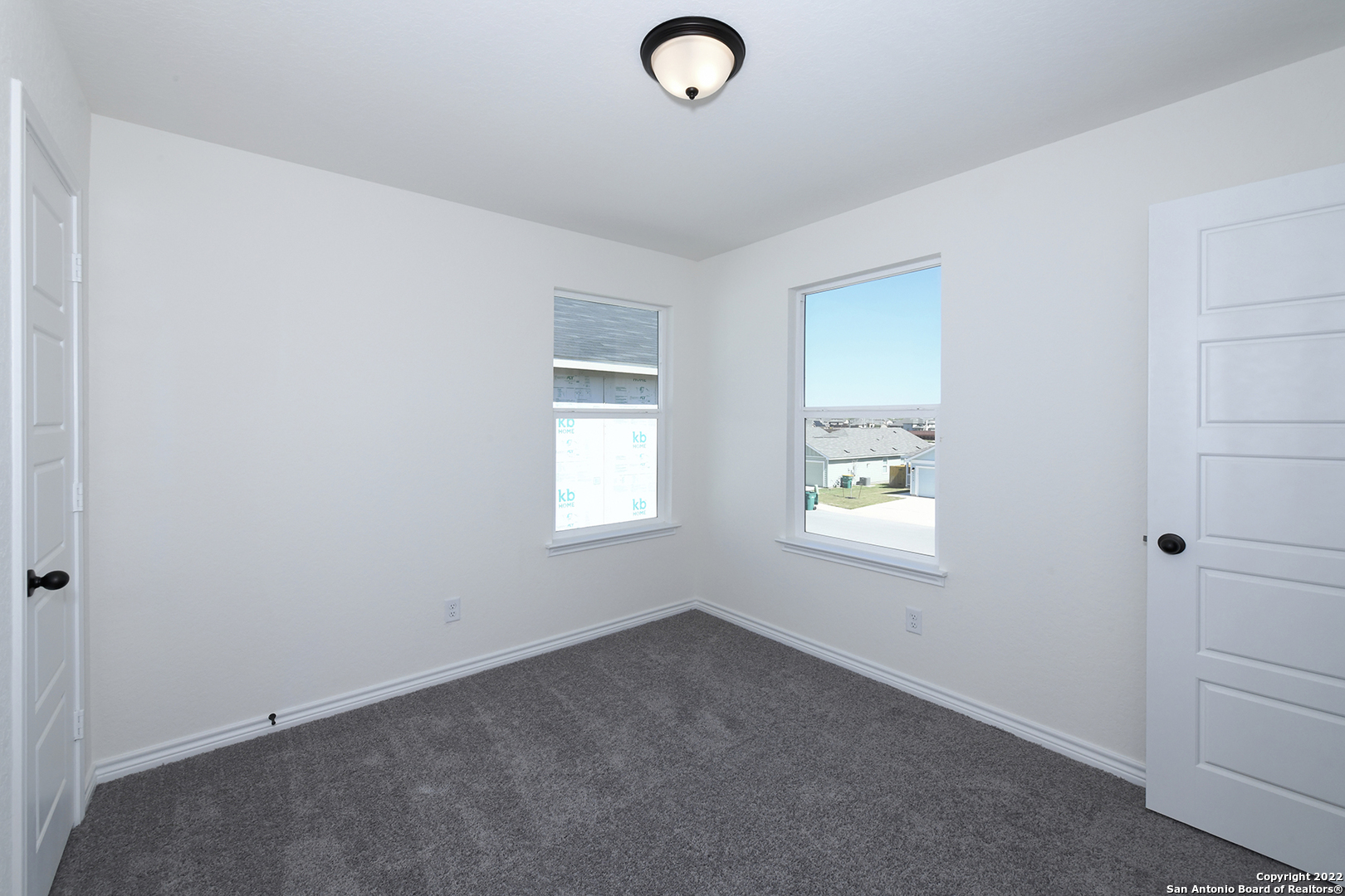 6511 Runaway Row Converse, TX 78109 - Photo 21 of 42 an empty room with windows