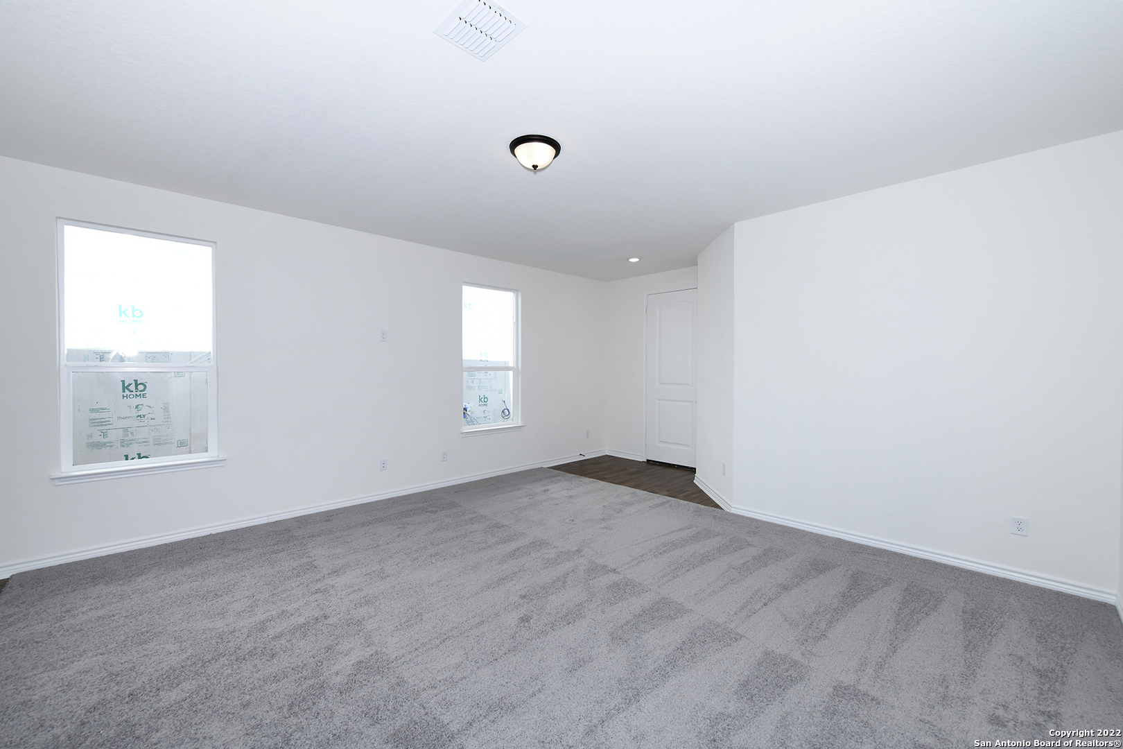 6511 Runaway Row Converse, TX 78109 - Photo 8 of 42 an empty room with windows