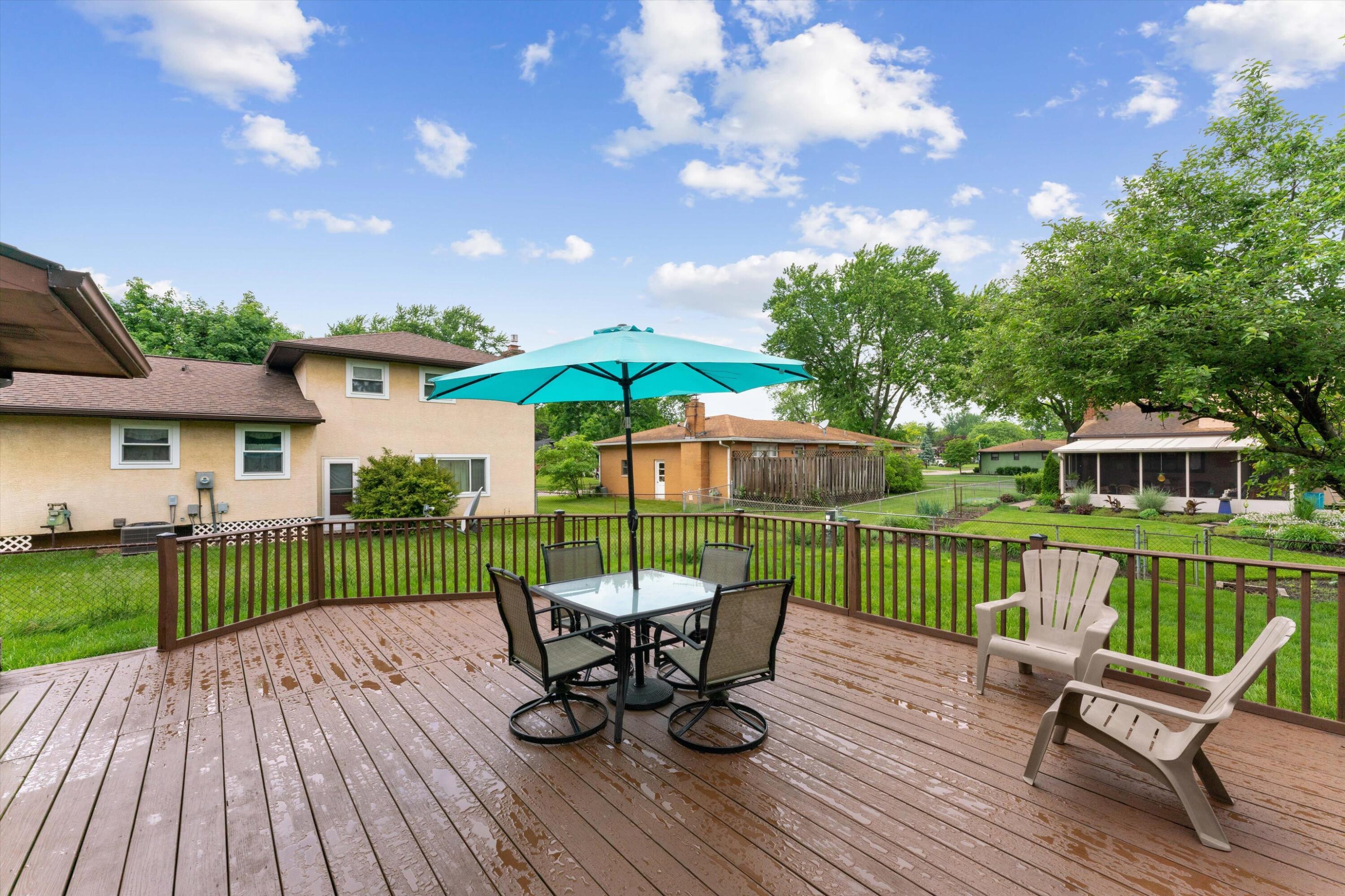 1648 Sandhurst Road Columbus, OH 43229 - Photo 36 of 41 Deck