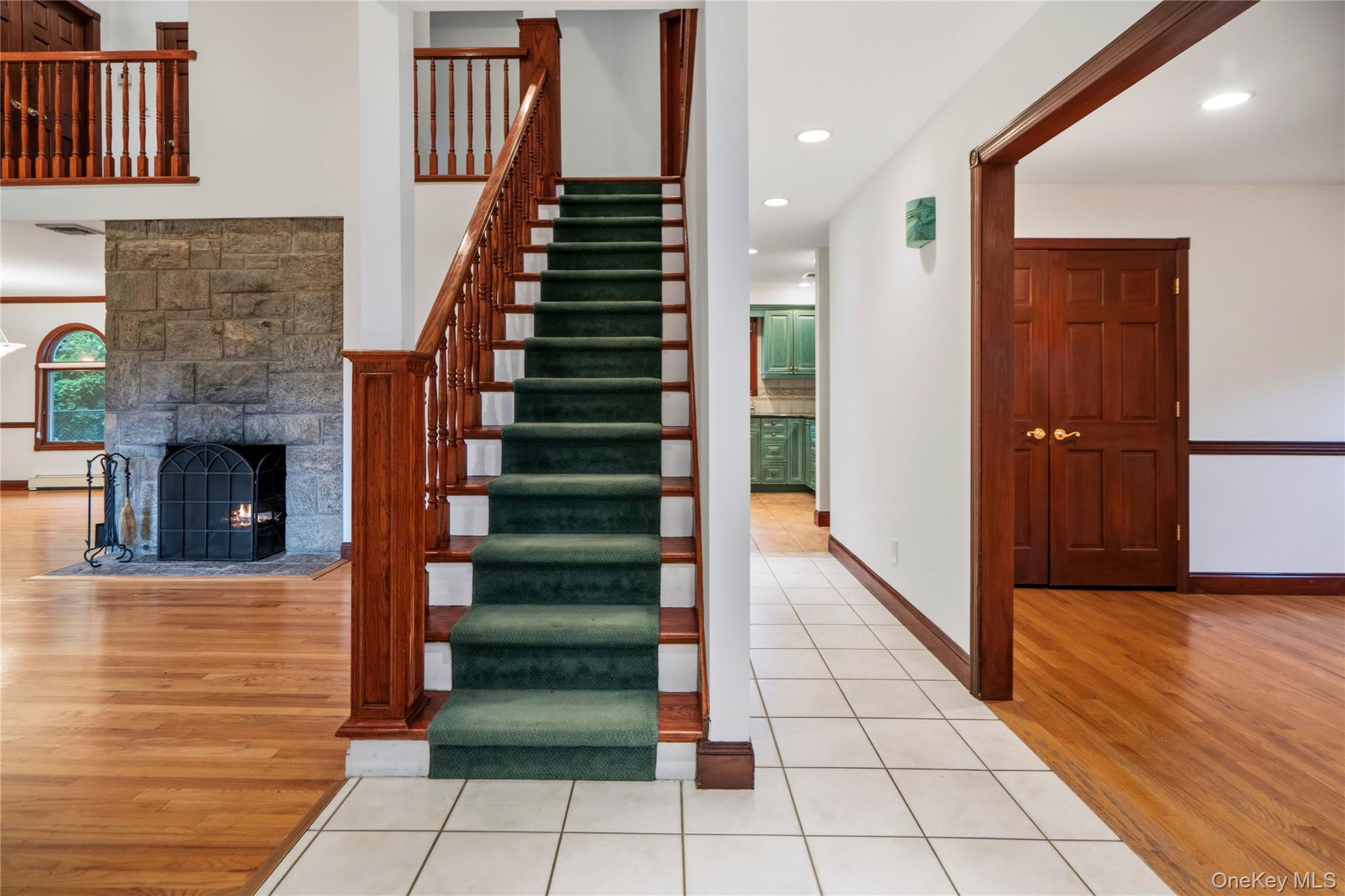 565 Mohawk Road West West Hempstead, NY 11552 - Photo 4 of 43 Gallery Image 4