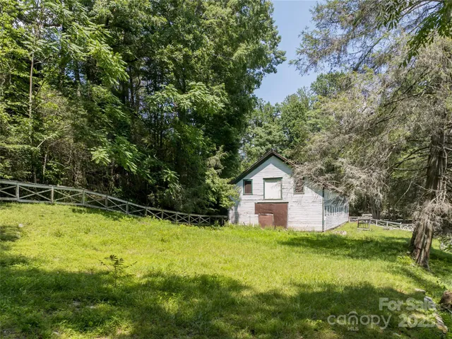a view of a house with yard and swimming pool